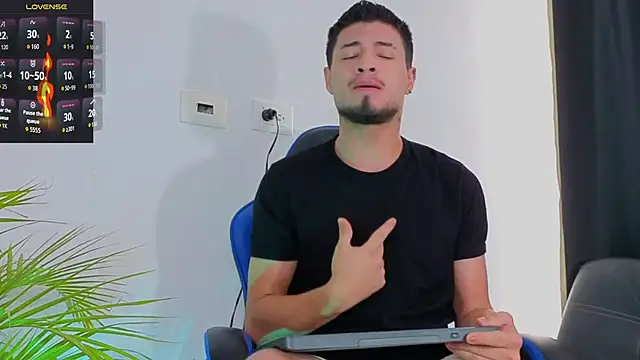 EdwardRoss  online show from November 30, 2025, 8:42 pm