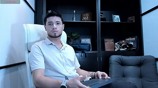 EdwardRoss  online show from March 17, 2025, 7:48 pm