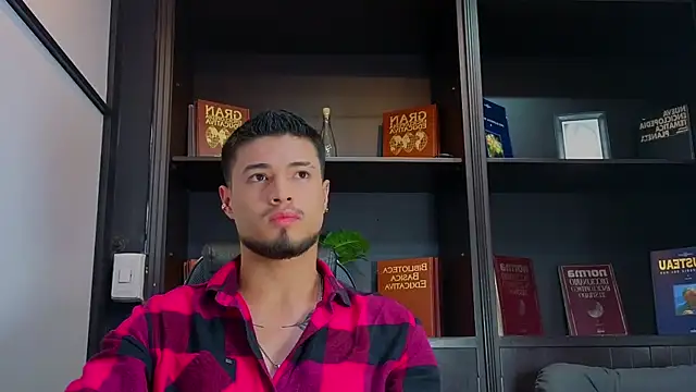 EdwardRoss  online show from September 26, 2025, 8:27 pm