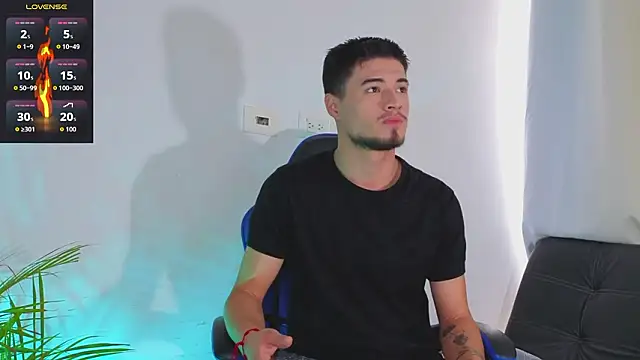 Snapshot of EdwardRoss_ chatting on February 13, 2026, 7:58 pm EdwardRoss online show from February 13, 2026, 7:58 pm