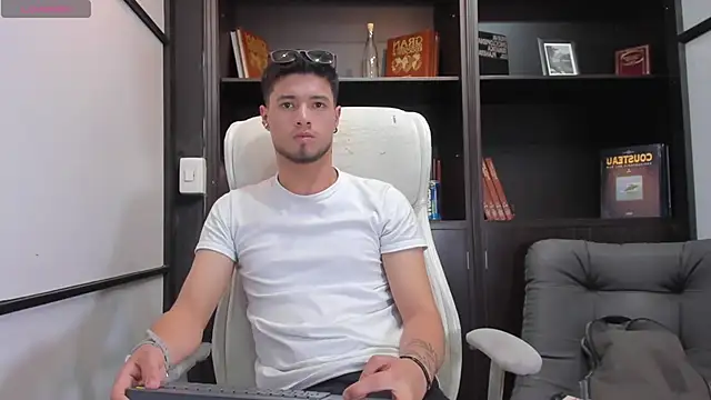 EdwardRoss  online show from March 10, 2025, 7:50 pm