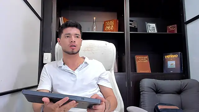 EdwardRoss  online show from March 16, 2025, 6:34 pm