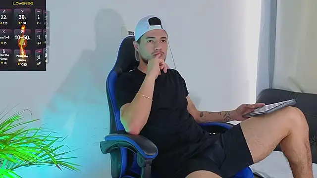 Snapshot of EdwardRoss_ chatting on February 25, 2026, 8:19 pm EdwardRoss online show from February 25, 2026, 8:19 pm