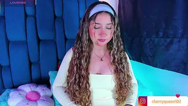 Cherryyquen online show from November 12, 2025, 7:51 pm