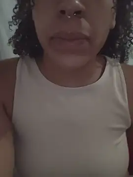 Julia Pretinha online show from October 27, 2025, 1:01 pm