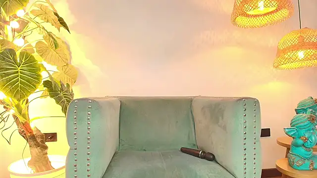 Snapshot of Fluffy_Bubble21 chatting on December 20, 2025, 4:15 am Fluffy Bubble21 online show from December 20, 2025, 4:15 am