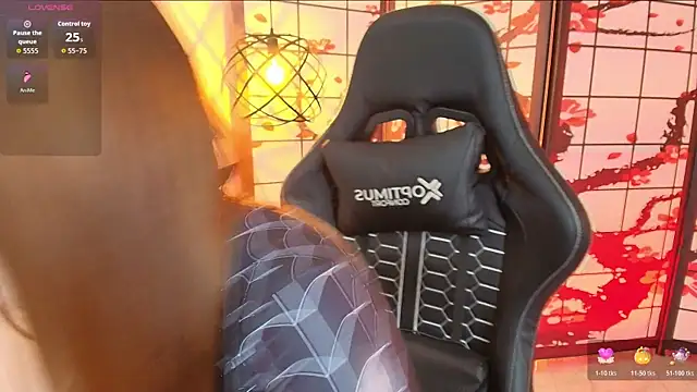 Snapshot of Fluffy_Bubble21 chatting on November 15, 2025, 4:05 am Fluffy Bubble21 online show from November 15, 2025, 4:05 am