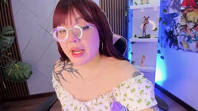 Snapshot of Fluffy_Bubble21 chatting on February 17, 2025, 7:15 am Fluffy Bubble21 online show from February 17, 2025, 7:15 am