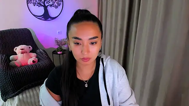 worldofkim online show from October 15, 2025, 7:44 pm