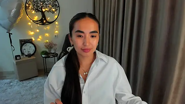 worldofkim online show from May 2, 2026, 8:14 pm