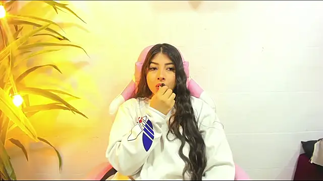 Miia Thompsonn online show from October 12, 2025, 4:19 pm