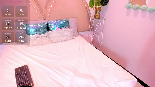 Miia Thompsonn online show from November 8, 2025, 3:32 am