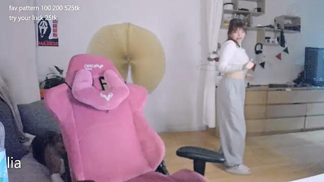 lil lia online show from April 17, 2026, 9:50 pm