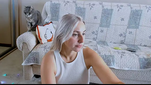 Snapshot of coraline_meow chatting on September 17, 2025, 5:31 am coraline meow online show from September 17, 2025, 5:31 am