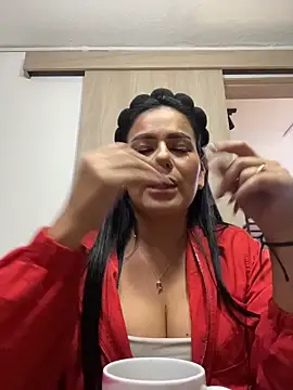 Miah gomez  online show from November 14, 2025, 8:01 pm