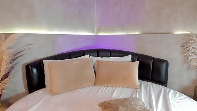 AmyStevenss online show from November 25, 2025, 4:46 am