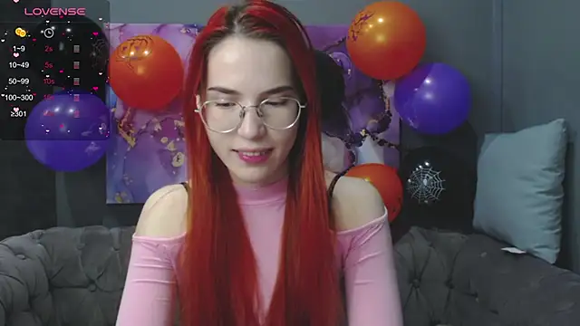 EmilyKents online show from October 28, 2025, 1:28 am