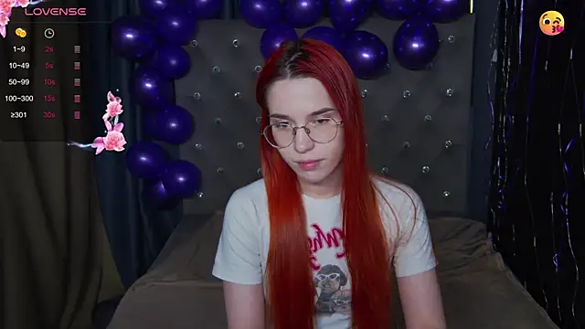 EmilyKents online show from November 7, 2025, 1:21 am