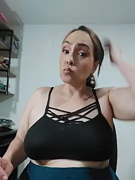 Snapshot of Miss_Agatha chatting on April 23, 2026, 12:39 am Miss Agatha online show from April 23, 2026, 12:39 am
