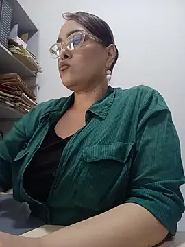 Snapshot of Miss_Agatha chatting on April 13, 2026, 1:15 pm Miss Agatha online show from April 13, 2026, 1:15 pm
