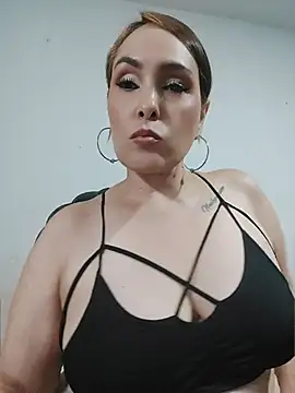 Snapshot of Miss_Agatha chatting on April 7, 2026, 12:34 am Miss Agatha online show from April 7, 2026, 12:34 am