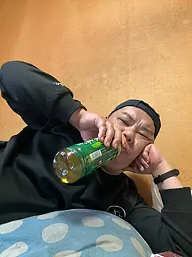 punk0805 online show from April 1, 2026, 6:48 am