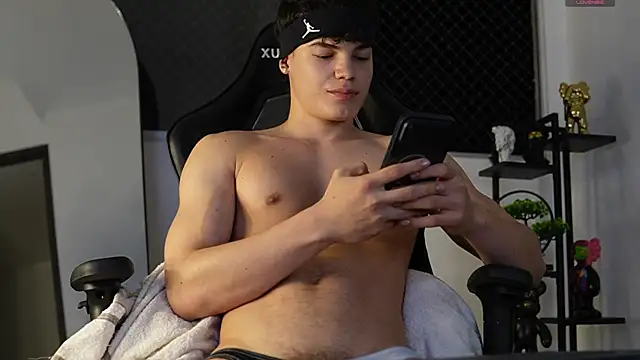 Max cortes1 online show from October 27, 2025, 12:44 am