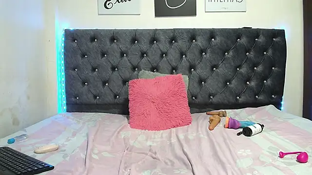Zoe Medina online show from February 5, 2025, 4:48 am