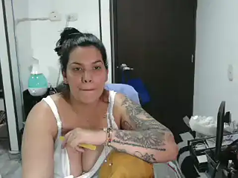 CarolinaRincon online show from March 12, 2025, 12:09 am