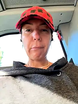 eveangelll online show from November 3, 2025, 7:57 am