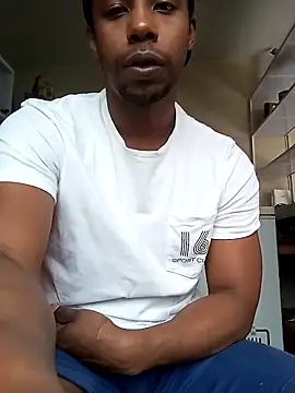 AlejoKhalifa  online show from October 7, 2025, 9:16 pm