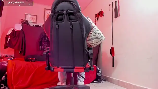 AlejoKhalifa  online show from March 2, 2026, 11:33 pm