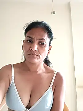Snapshot of sunita6009 chatting on September 28, 2025, 8:43 am sunita6009 online show from September 28, 2025, 8:43 am