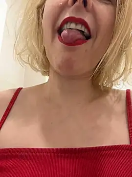 Yourdirtybitch online show from February 21, 2025, 8:05 pm