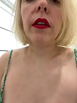 Snapshot of Yourdirtybitch chatting on February 12, 2026, 7:41 am Yourdirtybitch online show from February 12, 2026, 7:41 am