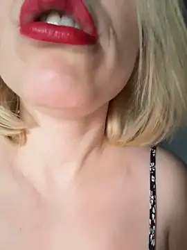 Snapshot of Yourdirtybitch chatting on November 13, 2025, 7:45 am Yourdirtybitch online show from November 13, 2025, 7:45 am