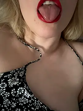 Snapshot of Yourdirtybitch chatting on October 30, 2025, 6:55 am Yourdirtybitch online show from October 30, 2025, 6:55 am