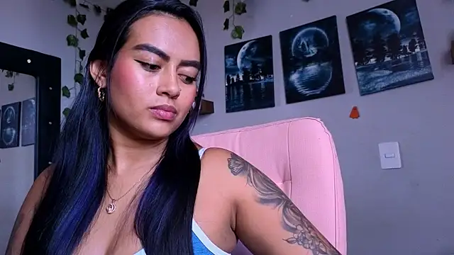 macey elliot  online show from November 3, 2025, 9:29 pm