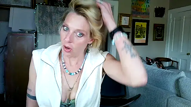 Glamazonx online show from April 12, 2026, 11:52 pm