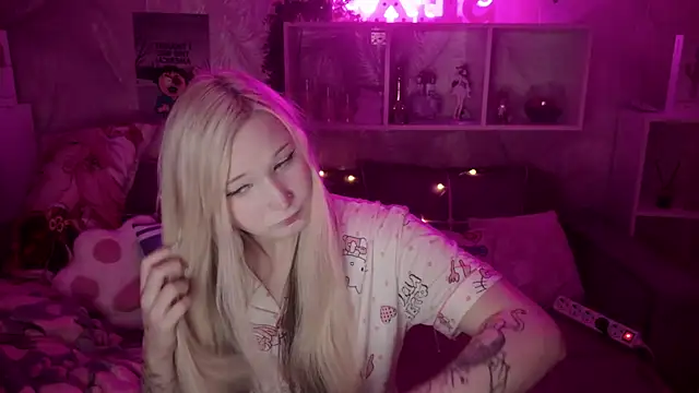 MeowkaKitty online show from January 13, 2026, 2:04 am