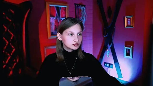 EllaHorton online show from September 30, 2025, 4:35 pm