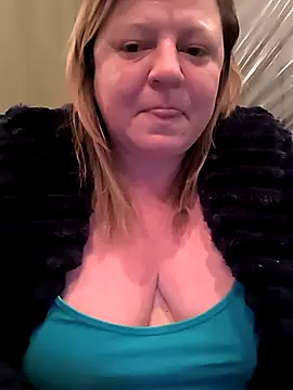 Snapshot of jusichka chatting on May 3, 2026, 6:44 pm jusichka online show from May 3, 2026, 6:44 pm