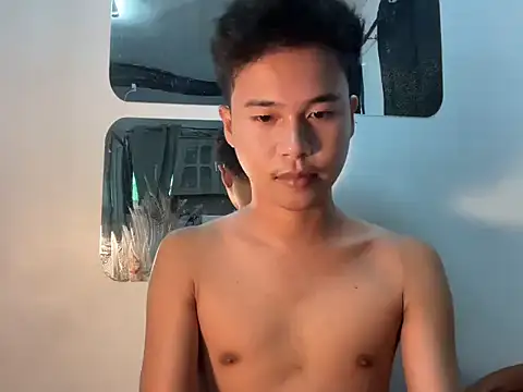 Snapshot of Asiantwink21 chatting on September 14, 2025, 5:52 am Asiantwink21 online show from September 14, 2025, 5:52 am