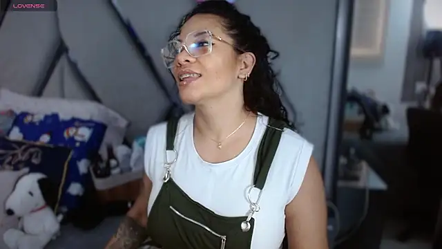 Snapshot of paula_daniela1 chatting on December 16, 2025, 3:05 pm paula daniela1 online show from December 16, 2025, 3:05 pm