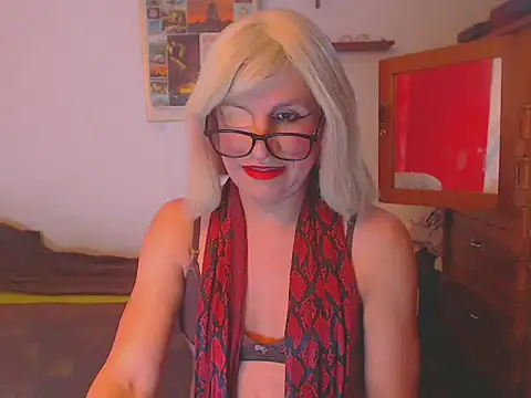 LorenJade online show from March 10, 2025, 7:22 am