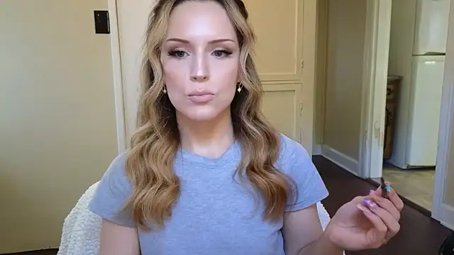 sexylilly69 online show from April 7, 2026, 10:33 pm