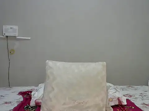 Snapshot of Cariepink chatting on February 4, 2026, 8:09 am Cariepink online show from February 4, 2026, 8:09 am