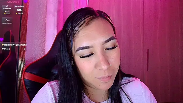 Snapshot of leahtemptation3 chatting on February 15, 2026, 7:51 am leahtemptation3 online show from February 15, 2026, 7:51 am