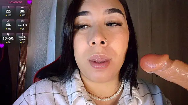 Snapshot of leahtemptation3 chatting on December 19, 2025, 8:27 am leahtemptation3 online show from December 19, 2025, 8:27 am