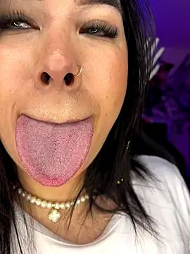 leahtemptation3 online show from October 29, 2025, 6:56 am